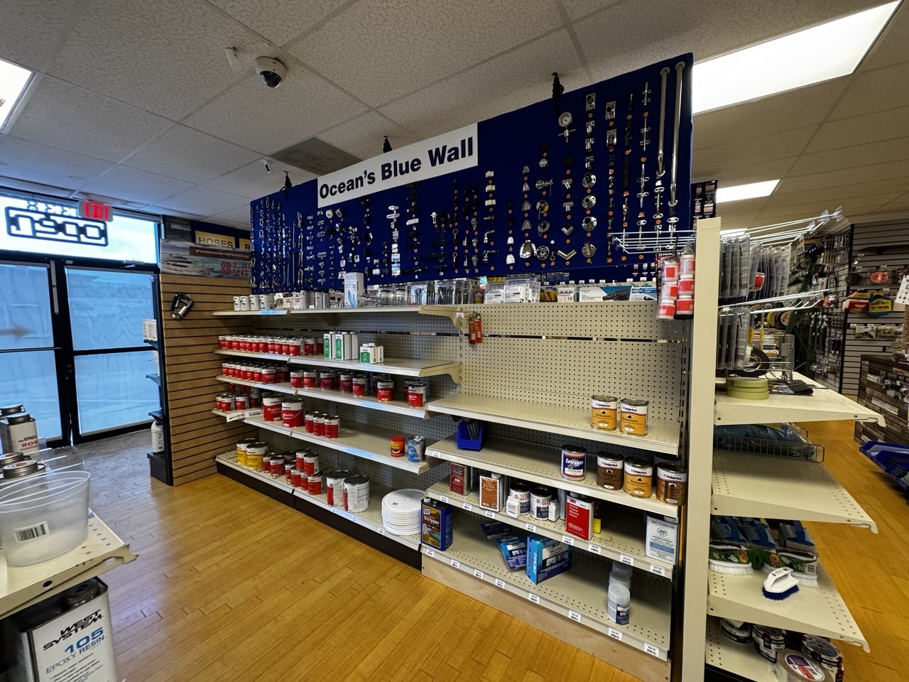 Marine store mid-stage sell-through with partial inventory reduction